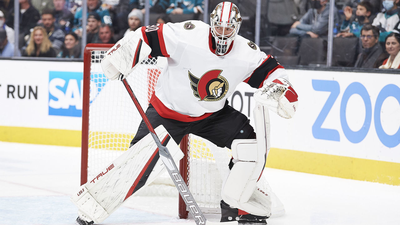SAN JOSE, CA - NOVEMBER 24: Ottawa Senators goaltender Matt Murray (30) collects the puck during the NHL hockey game between the San Jose Sharks and the Ottawa Senators on November 24nd, 2021 at SAP Center in San Jose, CA.