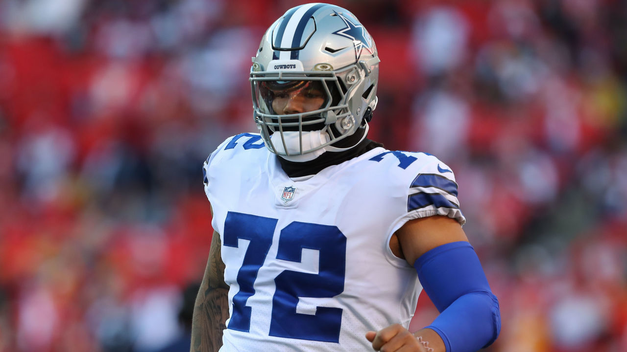 KANSAS CITY, MO - NOVEMBER 21: Dallas Cowboys defensive tackle Trysten Hill (72) before an NFL football game between the Dallas Cowboys and Kansas City Chiefs on Nov 21, 2021 at GEHA Field at Arrowhead Stadium in Kansas City, MO.