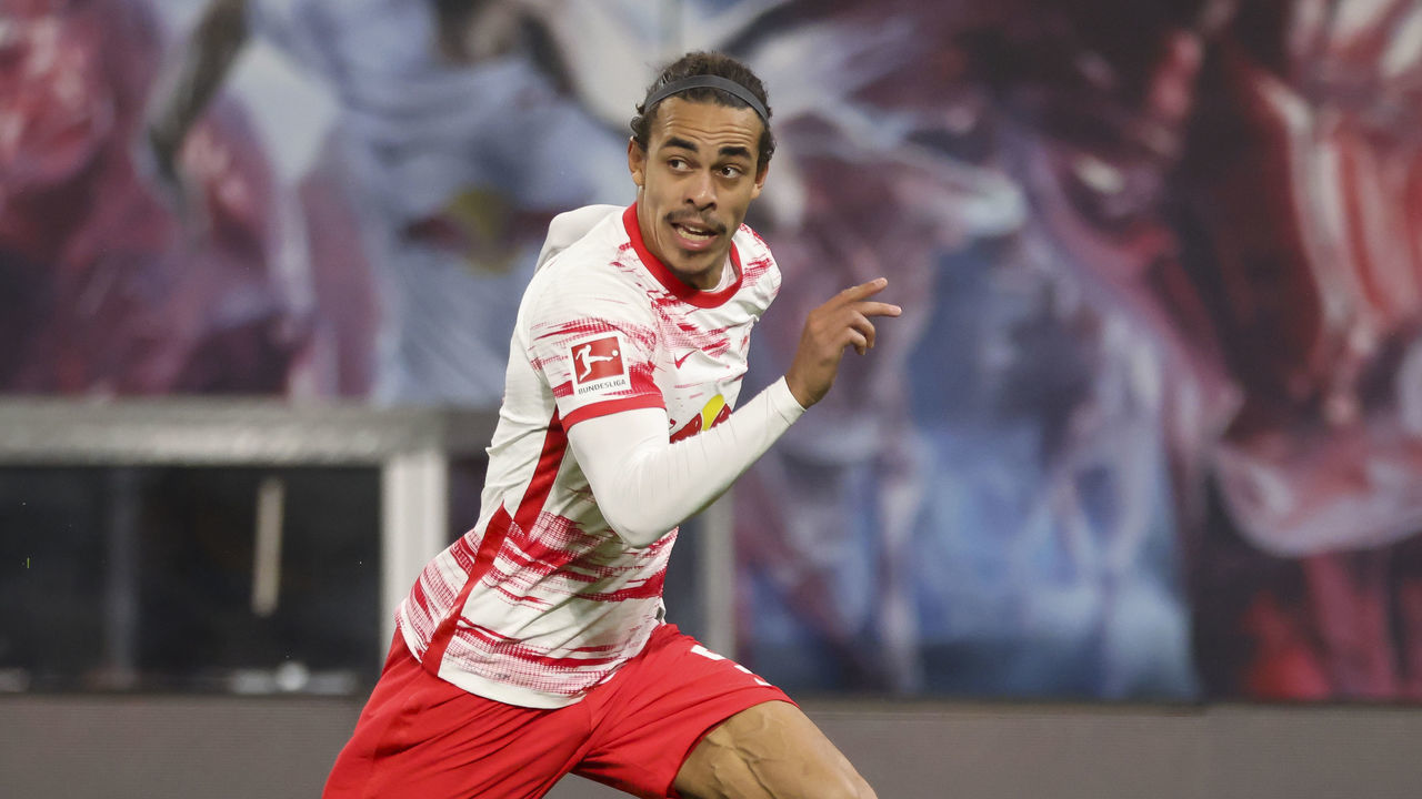 06 November 2021, Saxony, Leipzig: Football: Bundesliga, Matchday 11, RB Leipzig - Borussia Dortmund at Red Bull Arena. Leipzig's player Yussuf Poulsen on the ball. Photo: Jan Woitas/dpa-Zentralbild/dpa - IMPORTANT NOTE: In accordance with the regulations of the DFL Deutsche Fußball Liga and/or the DFB Deutscher Fußball-Bund, it is prohibited to use or have used photographs taken in the stadium and/or of the match in the form of sequence pictures and/or video-like photo series.