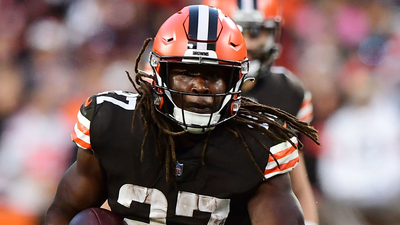 CLEVELAND, OHIO - OCTOBER 17: Kareem Hunt #27 of the Cleveland Browns runs the ball during a game against the Arizona Cardinals at FirstEnergy Stadium on October 17, 2021 in Cleveland, Ohio.