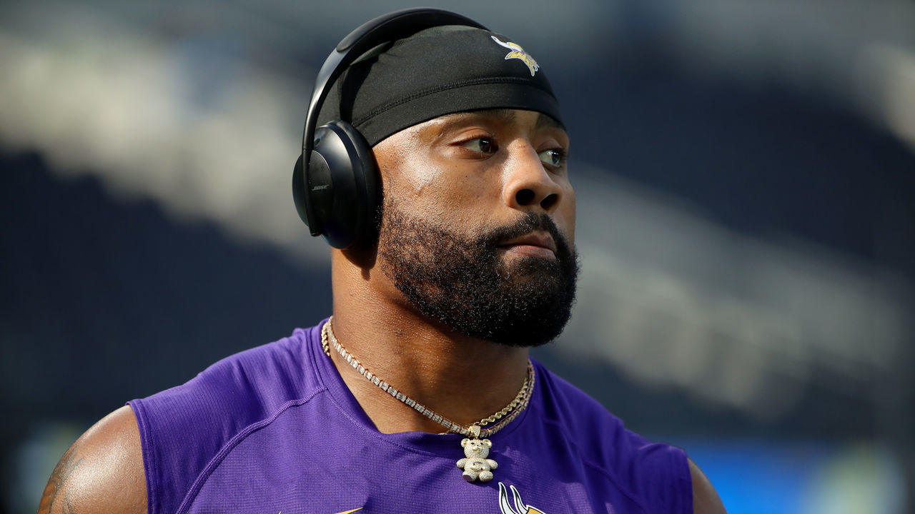 INGLEWOOD, CALIFORNIA - NOVEMBER 14: Everson Griffen #97 of the Minnesota Vikings warms up prior to the game against the Los Angeles Chargers at SoFi Stadium on November 14, 2021 in Inglewood, California.