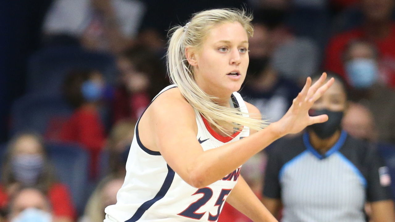 TUCSON, AZ - NOVEMBER 15: University of Arizona Wildcats forward #25 Cate Reese during a women's basketball game between the Texas Southern University Tigers and the University of Arizona Wildcats on November 15, 2021 at McKale Center in Tucson, AZ.