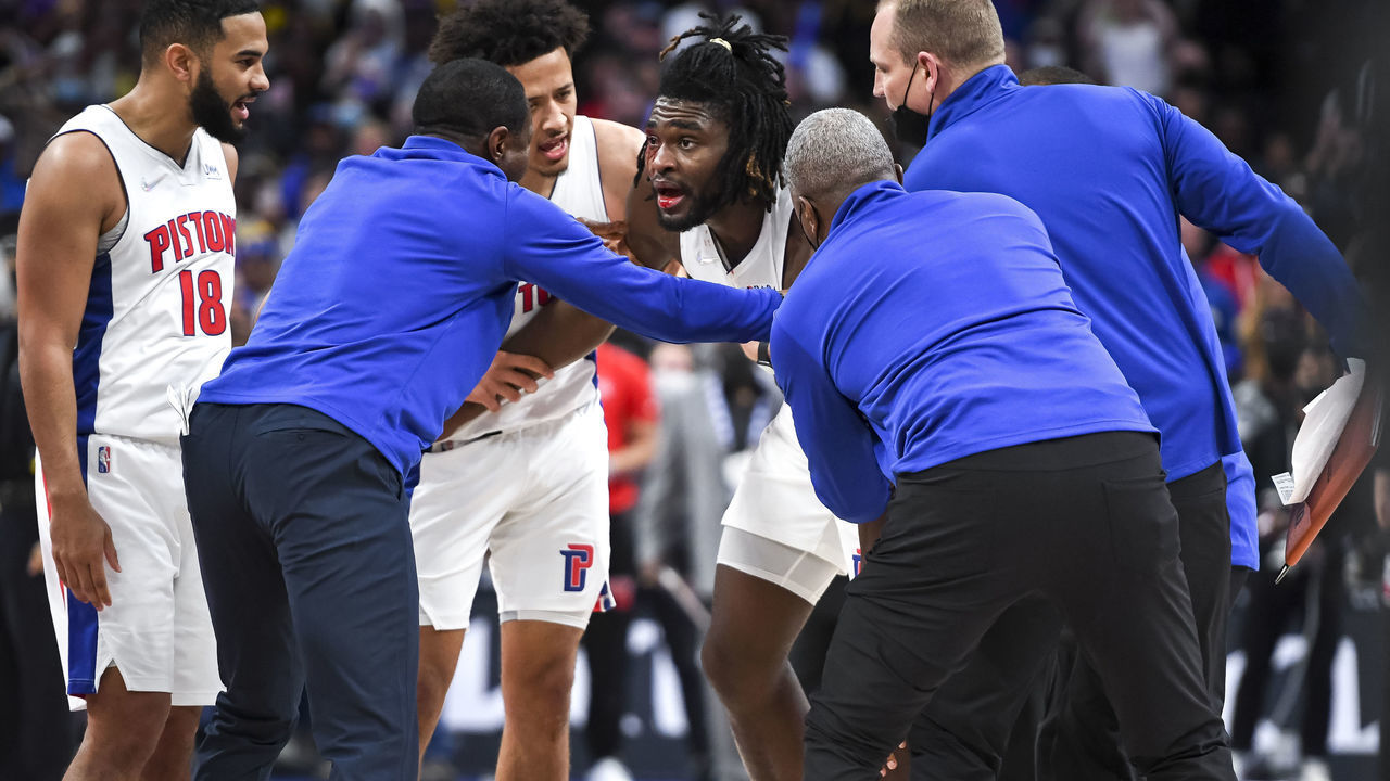 DETROIT, MICHIGAN - NOVEMBER 21: Isaiah Stewart #28 of the Detroit Pistons is restrained after receiving a blow to the face by LeBron James #6 of the Los Angeles Lakers during the third quarter of the game at Little Caesars Arena on November 21, 2021 in Detroit, Michigan. "n