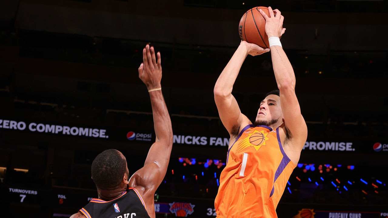 NEW YORK, NY - NOVEMBER 26: Devin Booker #1 of the Phoenix Suns shoots the ball during the game against the New York Knicks on November 26, 2021 at Madison Square Garden in New York City, New York. Mandatory Copyright Notice: Copyright 2021 NBAE