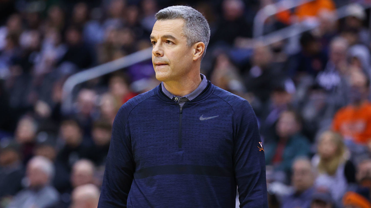 NEWARK, NJ - NOVEMBER 23: Virginia Cavaliers head coach Tony Bennett during the Legends Classic college basketball game between the Virginia Cavaliers and the Providence Friars on November 23, 2021 at the PrudentilCenter in Newark, NJ.