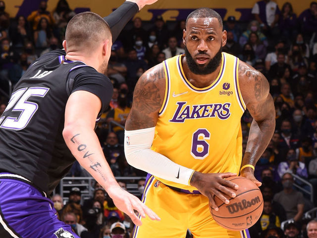 LOS ANGELES, CA - NOVEMBER 26: LeBron James #6 of the Los Angeles Lakers looks to pass the ball against the Sacramento Kings on November 26, 2021 at STAPLES Center in Los Angeles, California. NOTE TO USER: User expressly acknowledges and agrees that, by downloading and/or using this Photograph, user is consenting to the terms and conditions of the Getty Images License Agreement. Mandatory Copyright Notice: Copyright 2021 NBAE