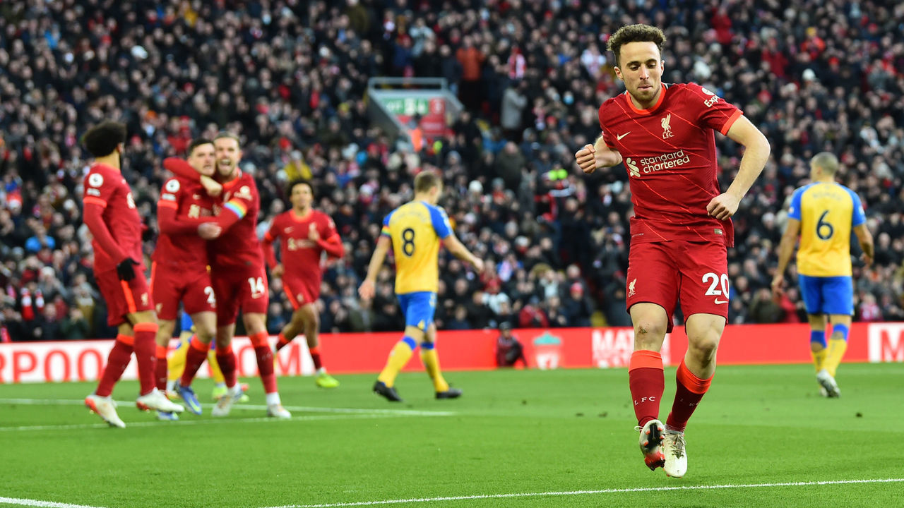 LIVERPOOL, ENGLAND - NOVEMBER 27: ( THE SUN OUT,THE SUN ON SUNDAY OUT ) Diogo Jota of Liverpool celebrates after scoring the first goal during the Premier League match between Liverpool and Southampton at Anfield on November 27, 2021 in Liverpool, England.