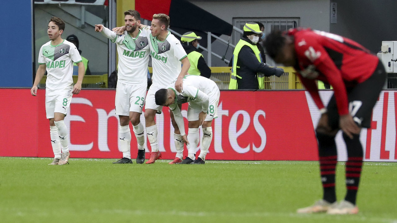 MILAN, ITALY - NOVEMBER 28: Domenico Berardi of US Sassuolo celebrates his goal with his team-mates during the Serie A match between AC Milan and US Sassuolo at Stadio Giuseppe Meazza on November 28, 2021 in Milan, Italy.