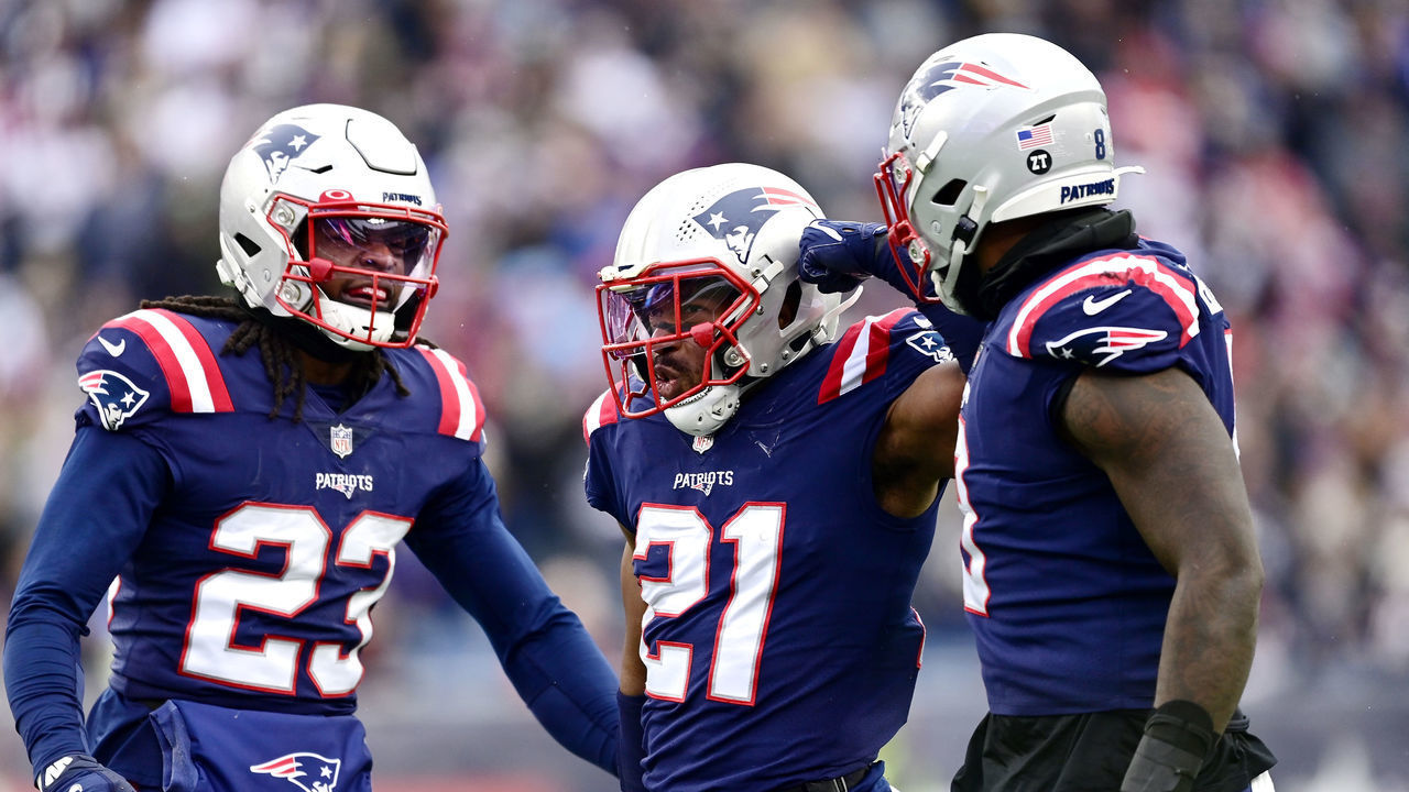 FOXBOROUGH, MASSACHUSETTS - NOVEMBER 28: Adrian Phillips #21 of the New England Patriots celebrates with teammates after a defensive play against the Tennessee Titans in the second quarter at Gillette Stadium on November 28, 2021 in Foxborough, Massachusetts.