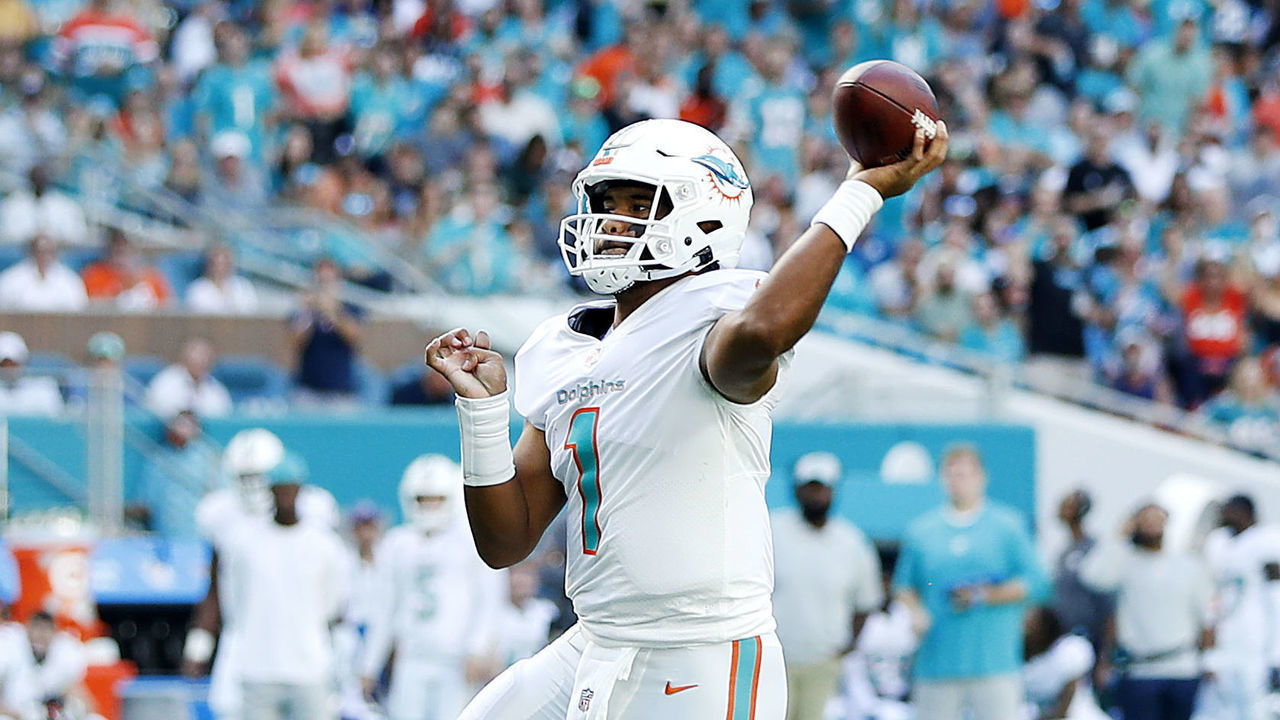 MIAMI GARDENS, FLORIDA - NOVEMBER 28: Tua Tagovailoa #1 of the Miami Dolphins throws the ball during the second quarter against the Carolina Panthers at Hard Rock Stadium on November 28, 2021 in Miami Gardens, Florida.