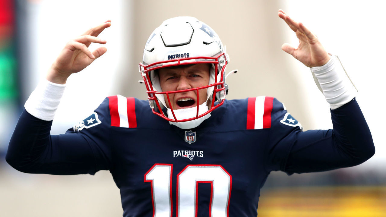 FOXBOROUGH, MASSACHUSETTS - NOVEMBER 28: Mac Jones #10 of the New England Patriots shouts during warm-up before the game against the Tennessee Titans at Gillette Stadium on November 28, 2021 in Foxborough, Massachusetts.