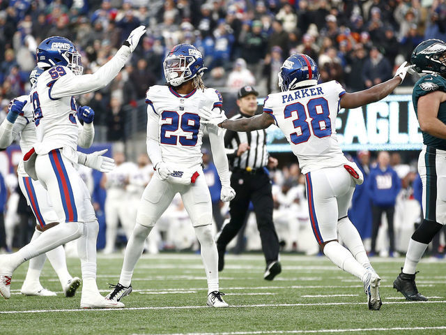 Giants' defense smothers Eagles 13-7, gets 2 picks