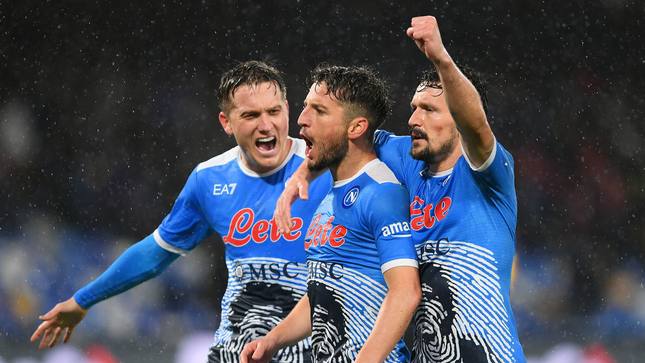 NAPLES, ITALY - NOVEMBER 28: Dries Mertens of SSC Napoli celebrates after scoring their side's second goal during the Serie A match between SSC Napoli and SS Lazio at Stadio Diego Armando Maradona on November 28, 2021 in Naples, Italy.