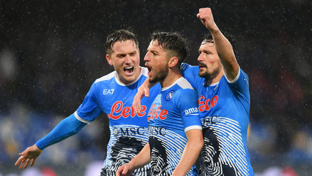 NAPLES, ITALY - NOVEMBER 28: Dries Mertens of SSC Napoli celebrates after scoring their side's second goal during the Serie A match between SSC Napoli and SS Lazio at Stadio Diego Armando Maradona on November 28, 2021 in Naples, Italy.