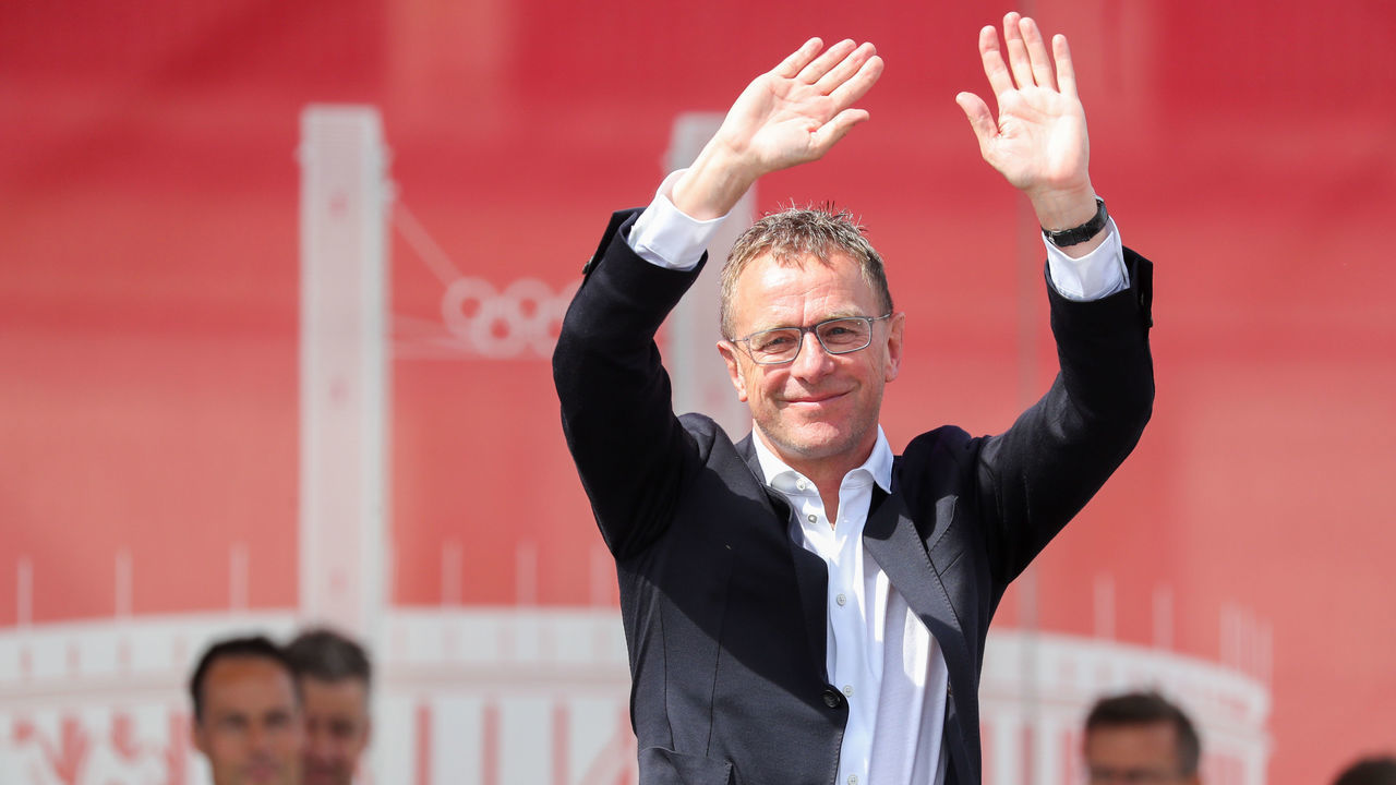 26 May 2019, Saxony, Leipzig: Ralf Rangnick, coach and sports director of the RB Leipzig, waves at the Fan Fest on the Festwiese in front of the Red Bull Arena. The RB Leipzig lost on 25.05. the DFB Cup final against FC Bayern Munich with 0:3. Photo: Jan Woitas/dpa-Zentralbild/dpa