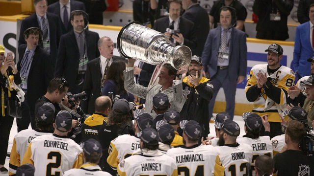Hockey: NHL Finals: Pittsburgh Penguins owner Mario Lemieux victorious, hoisting Stanley Cup over his head after winning game and series vs Nashville Predators at Bridgestone Arena. Game 6. Nashville, TN 6/11/2017 CREDIT: David E. Klutho (Set Number: SI899 TK1 )