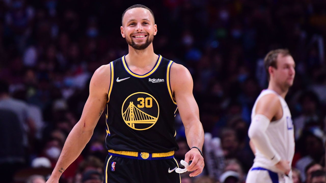 LOS ANGELES, CA - NOVEMBER 28: Stephen Curry #30 of the Golden State Warriors smiles during the game against the LA Clippers on November 28, 2021 at STAPLES Center in Los Angeles, California. NOTE TO USER: User expressly acknowledges and agrees that, by downloading and/or using this Photograph, user is consenting to the terms and conditions of the Getty Images License Agreement. Mandatory Copyright Notice: Copyright 2021 NBAE