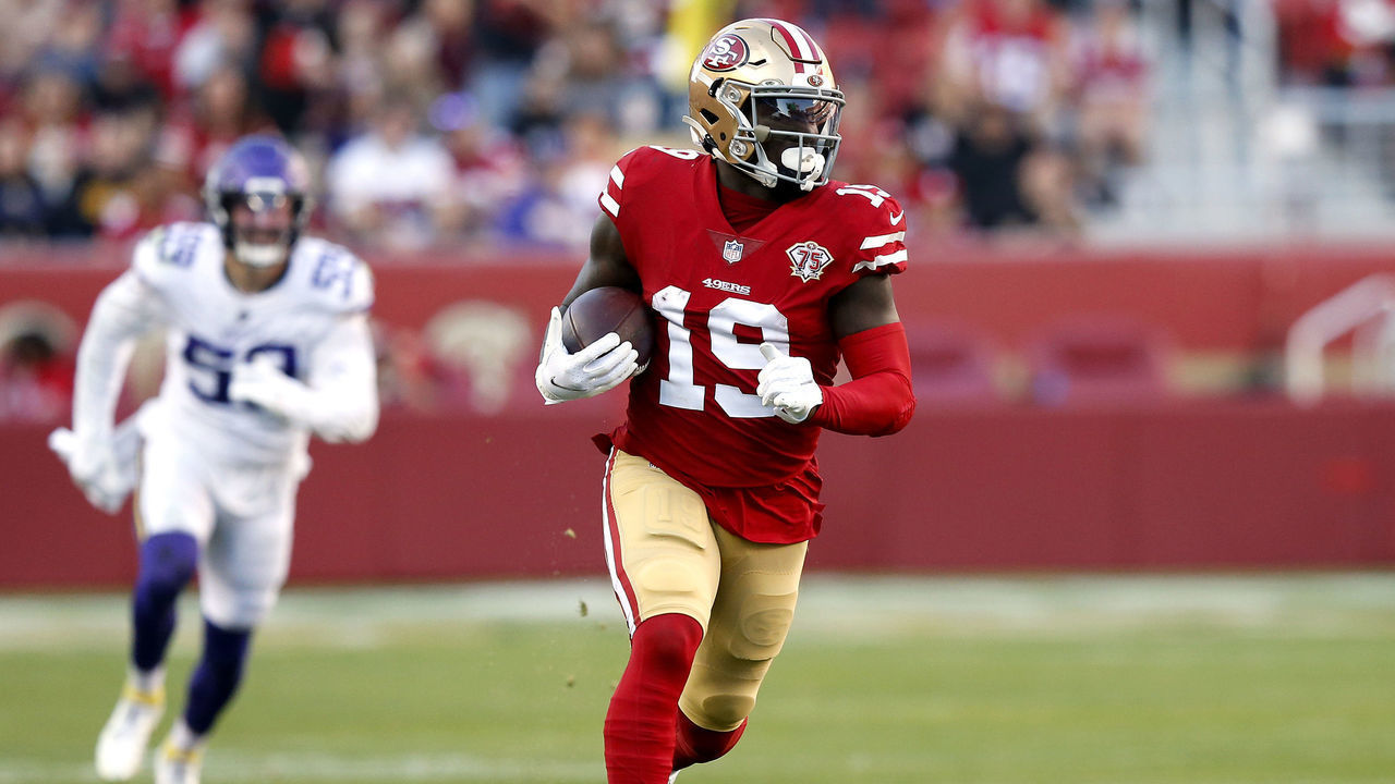 SANTA CLARA, CALIFORNIA - NOVEMBER 28: Deebo Samuel #19 of the San Francisco 49ers runs with the ball for a first down against the Minnesota Vikings in the third quarter at Levi's Stadium on November 28, 2021 in Santa Clara, California.