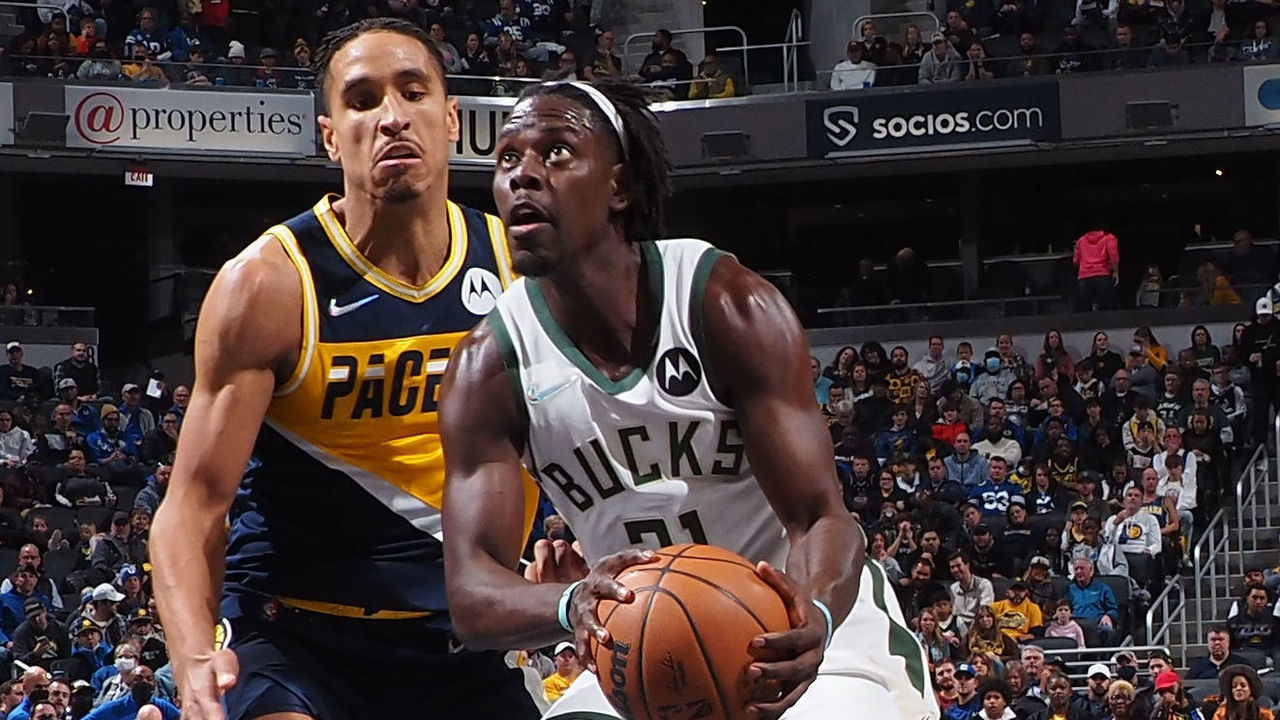 INDIANAPOLIS, IN - NOVEMBER 28: Jrue Holiday #21 of the Milwaukee Bucks drives to the basket during the game against the Indiana Pacers on November 28, 2021 at Bankers Life Fieldhouse in Indianapolis, Indiana. Mandatory Copyright Notice: Copyright 2021 NBAE