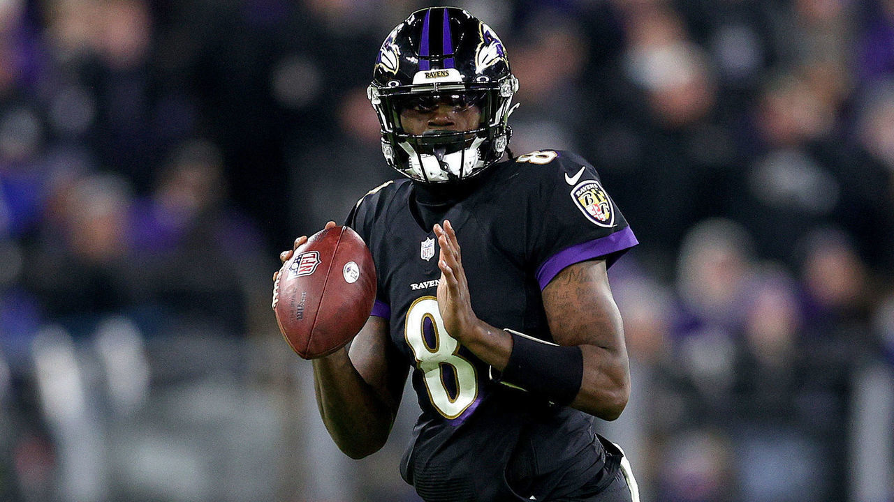 BALTIMORE, MARYLAND - NOVEMBER 28: Lamar Jackson #8 of the Baltimore Ravens passes during a game against the Cleveland Browns at M&T Bank Stadium on November 28, 2021 in Baltimore, Maryland.