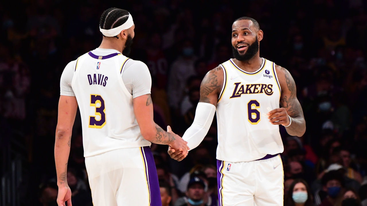 LOS ANGELES, CA - NOVEMBER 28: Anthony Davis #3 of the Los Angeles Lakers high fives LeBron James #6 of the Los Angeles Lakers during the game against the Detroit Pistons on November 28, 2021 at STAPLES Center in Los Angeles, California. NOTE TO USER: User expressly acknowledges and agrees that, by downloading and/or using this Photograph, user is consenting to the terms and conditions of the Getty Images License Agreement. Mandatory Copyright Notice: Copyright 2021 NBAE
