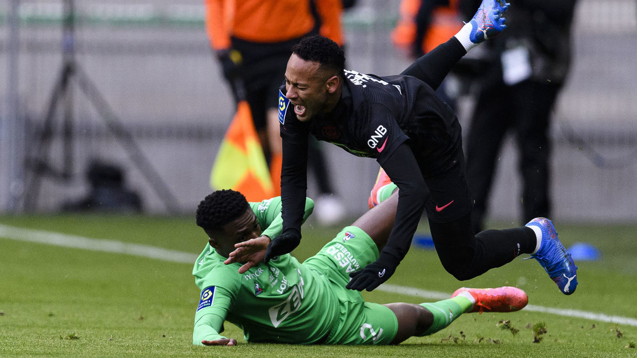 SAINT-ETIENNE, FRANCE - NOVEMBER 28: Alpha Sissoko of Saint-Etienne (L) battles for the ball with Neymar Junior of Paris Saint Germain (R) during the Ligue 1 Uber Eats match between AS Saint-Etienne and Paris Saint Germain at Stade Geoffroy-Guichard on November 28, 2021 in Saint-Etienne, France.