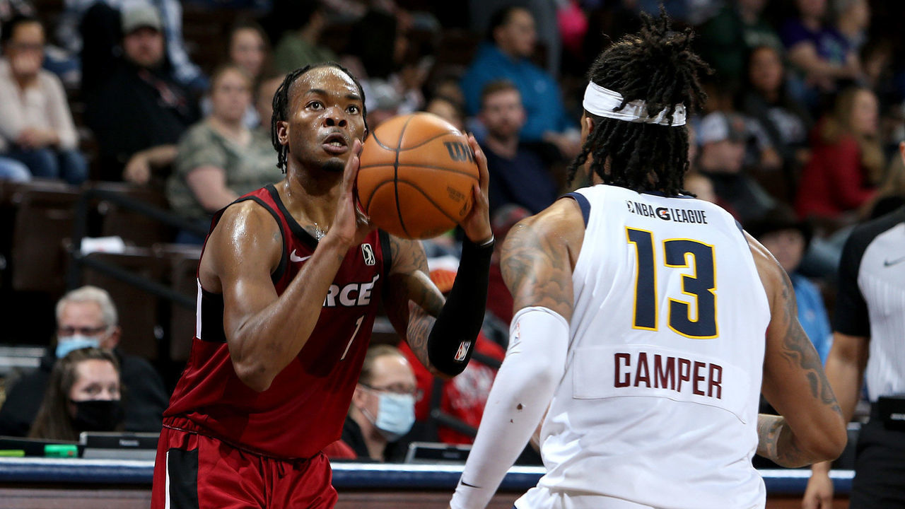 SIOUX FALLS, SD - November 13: Javonte Smart #1 of the Sioux Falls Skyforce spots up for a jumper against the Grand Rapids Gold at the Sanford Pentagon on November 13, 2021 in Sioux Falls, South Dakota. Mandatory Copyright Notice: Copyright 2021 NBAE