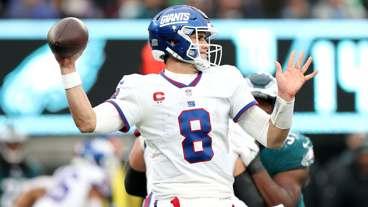 New York Giants surprise Eagles to keep playoff hopes alive - The