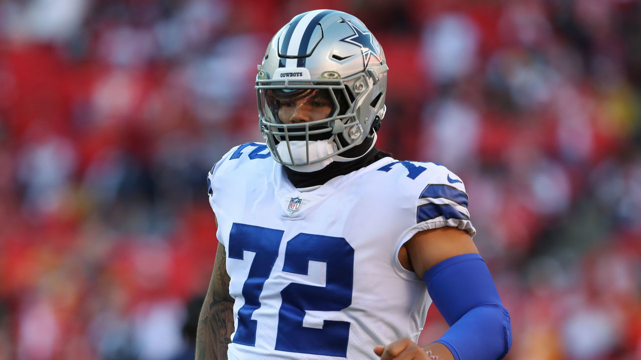 KANSAS CITY, MO - NOVEMBER 21: Dallas Cowboys defensive tackle Trysten Hill (72) before an NFL football game between the Dallas Cowboys and Kansas City Chiefs on Nov 21, 2021 at GEHA Field at Arrowhead Stadium in Kansas City, MO.