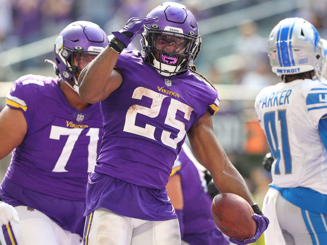 Minnesota Vikings running back Alexander Mattison (25) tries to