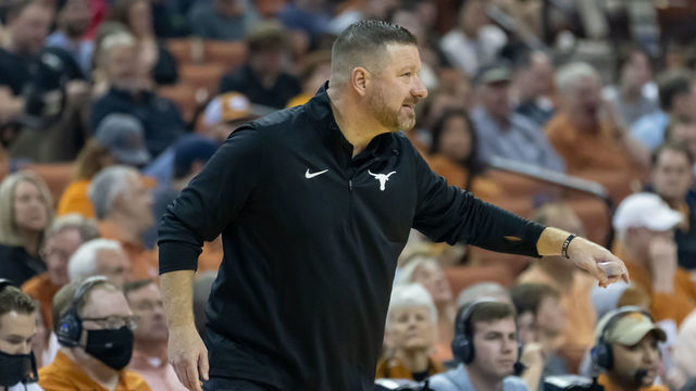AUSTIN, TX - NOVEMBER 17: Texas Longhorns head coach Chris Beard talks to his players from the bench during the game between the Texas Longhorns and the Northern Colorado Bears on November 17, 2021, at Frank Erwin Center in Austin, TX.