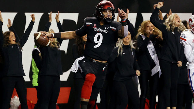 CINCINNATI, OHIO - NOVEMBER 20: Desmond Ridder #9 of the Cincinnati Bearcats celebrates after scoring a touchdown in the third quarter against the SMU Mustangs at Nippert Stadium on November 20, 2021 in Cincinnati, Ohio.