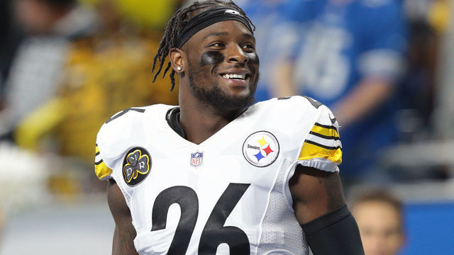 Pittsburgh Steelers running back Le'Veon Bell (26) during the first half of an NFL football game against the Detroit Lions in Detroit, Michigan USA, on Sunday, October 29, 2017.