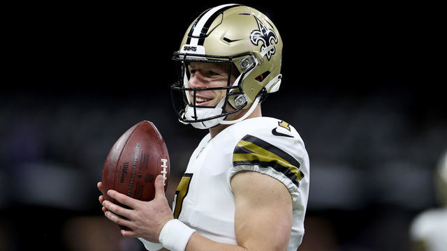 NEW ORLEANS, LOUISIANA - NOVEMBER 25: Taysom Hill #7 of the New Orleans Saints warms up before the game against the Buffalo Bills at Caesars Superdome on November 25, 2021 in New Orleans, Louisiana.