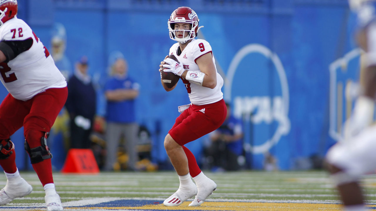 SAN JOSE, CA - NOVEMBER 25: Fresno State Bulldogs QB Jake Haener (9) searches for an open receiver during the game between the Fresno State Bulldogs and the San Jose State Spartans on November 25, 2021 at CEFCU Stadium in San Jose, CA.