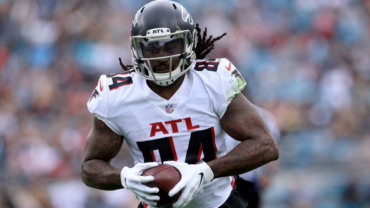 JACKSONVILLE, FLORIDA - NOVEMBER 28: Cordarrelle Patterson #84 of the Atlanta Falcons runs for a touchdown during the game against the Jacksonville Jaguars at TIAA Bank Field on November 28, 2021 in Jacksonville, Florida.
