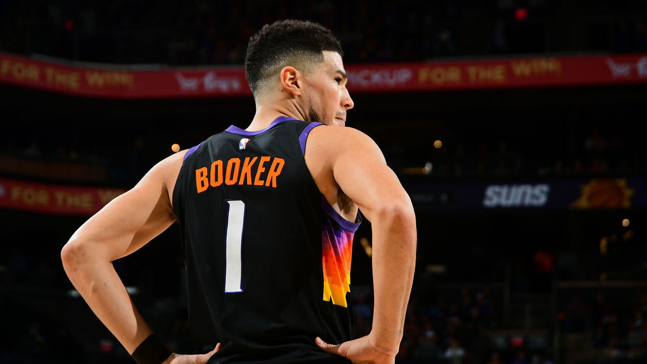 PHOENIX, AZ - NOVEMBER 30: Devin Booker #1 of the Phoenix Suns looks on against the Golden State Warriors on November 30, 2021 at Footprint Center in Phoenix, Arizona. Mandatory Copyright Notice: Copyright 2021 NBAE