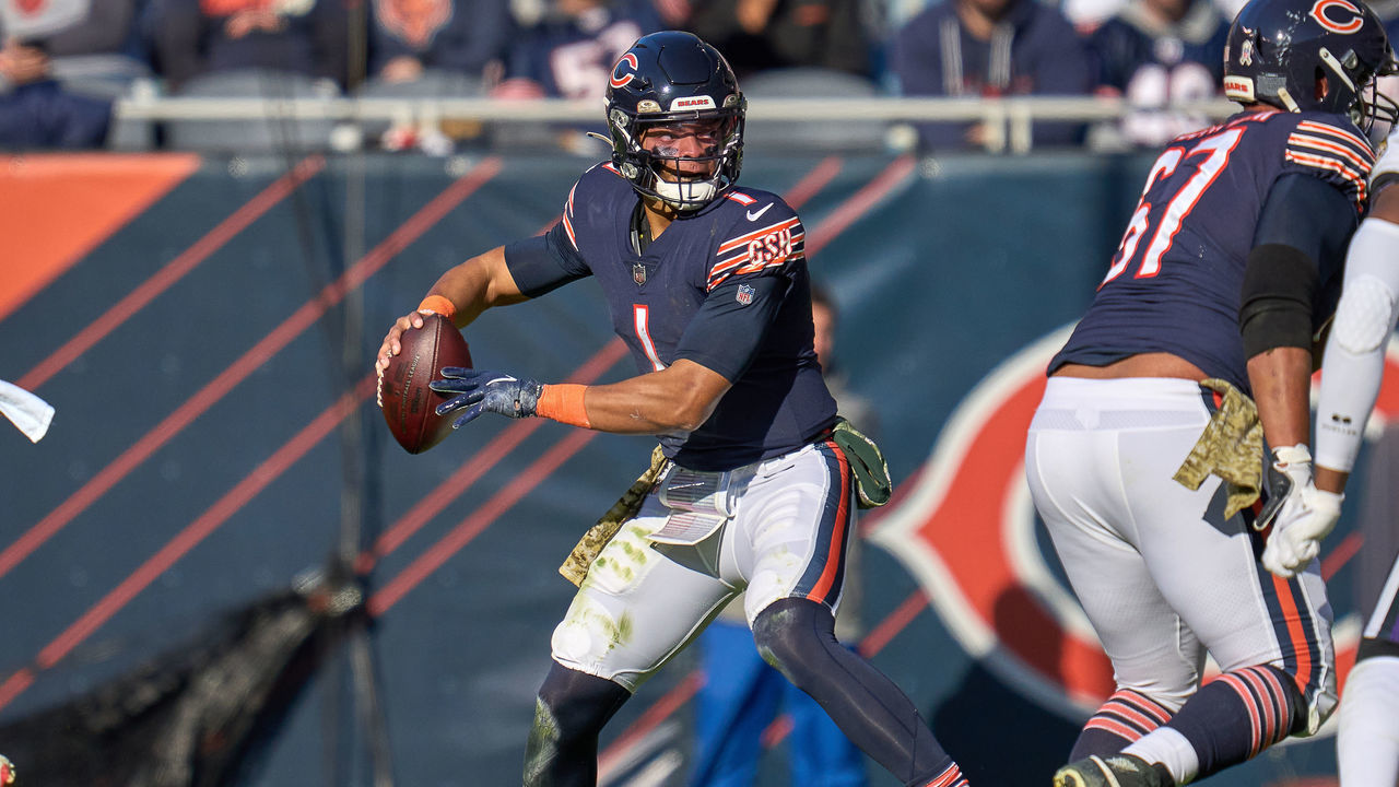 CHICAGO, IL - NOVEMBER 21: Chicago Bears quarterback Justin Fields (1) throws the football during a game between the Chicago Bears and the Baltimore Ravens on November 21, 2021 at Soldier Field in Chicago, IL.