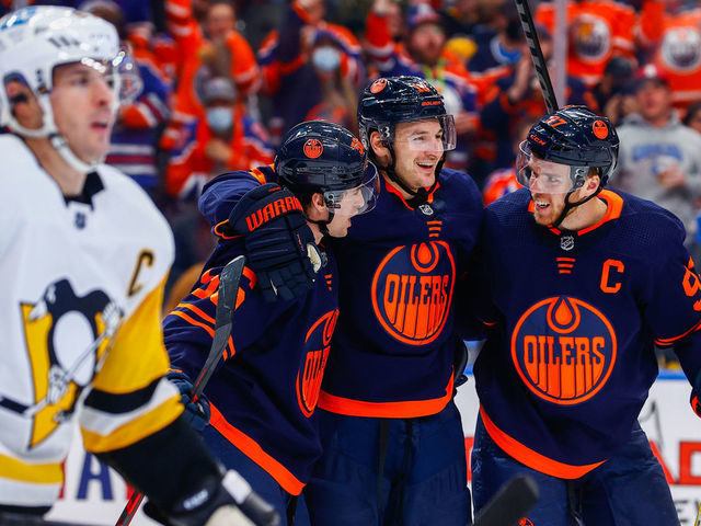 EDMONTON, AB - DECEMBER 1: Edmonton Oilers Center Connor McDavid (97) and Edmonton Oilers Left Wing Zach Hyman (18) celebrate a go ahead goal in front of Pittsburgh Penguins Center Sidney Crosby (87) in the third period during the Edmonton Oilers game versus the Pittsburg Penguins on December 1, 2021 at Rogers Place in Edmonton, AB.