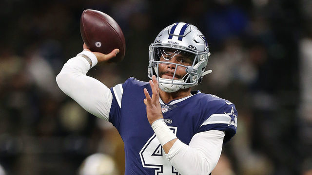 NEW ORLEANS, LOUISIANA - DECEMBER 02: Dak Prescott #4 of the Dallas Cowboys warms up before the game against the New Orleans Saints at Caesars Superdome on December 02, 2021 in New Orleans, Louisiana.