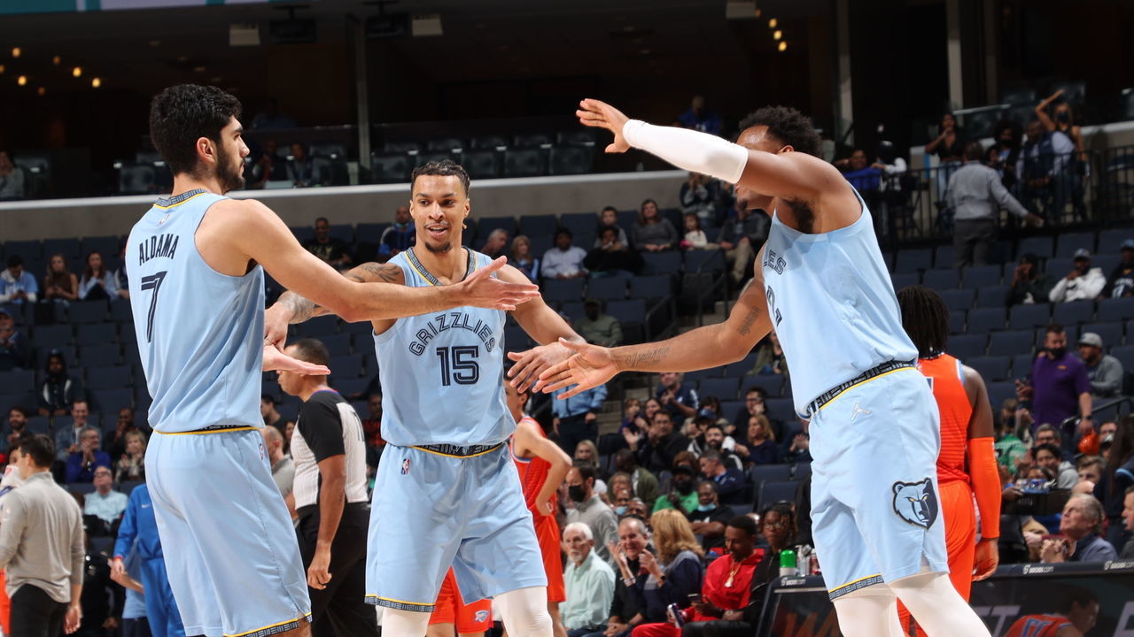 MEMPHIS, TN - DECEMBER 2: Santi Aldama #7, Brandon Clarke #15, and Xavier Tillman Sr. #2 of the Memphis Grizzlies celebrate during a game against the Oklahoma City Thunder on December 2, 2021 at FedExForum in Memphis, Tennessee. Mandatory Copyright Notice: Copyright 2021 NBAE