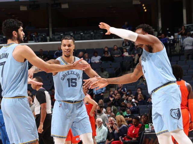 MEMPHIS, TN - DECEMBER 2: Santi Aldama #7, Brandon Clarke #15, and Xavier Tillman Sr. #2 of the Memphis Grizzlies celebrate during a game against the Oklahoma City Thunder on December 2, 2021 at FedExForum in Memphis, Tennessee. Mandatory Copyright Notice: Copyright 2021 NBAE