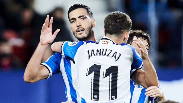 PAMPLONA, SPAIN - NOVEMBER 07: Mikel Merino of Real Sociedad celebrates after scoring goal during the La Liga Santander match between CA Osasuna and Real Sociedad at Estadio El Sadar on November 07, 2021 in Pamplona, Spain.