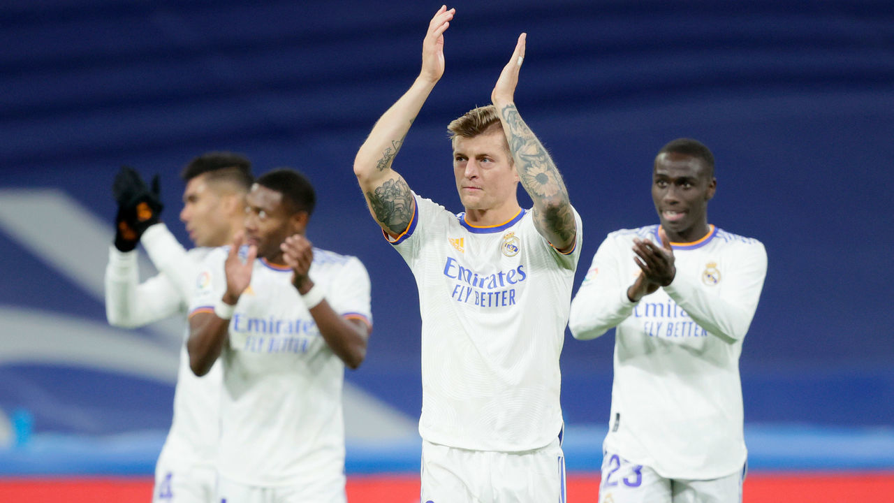 MADRID, SPAIN - NOVEMBER 28: Toni Kroos of Real Madrid during the La Liga Santander match between Real Madrid v Sevilla at the Santiago Bernaubeu on November 28, 2021 in Madrid Spain
