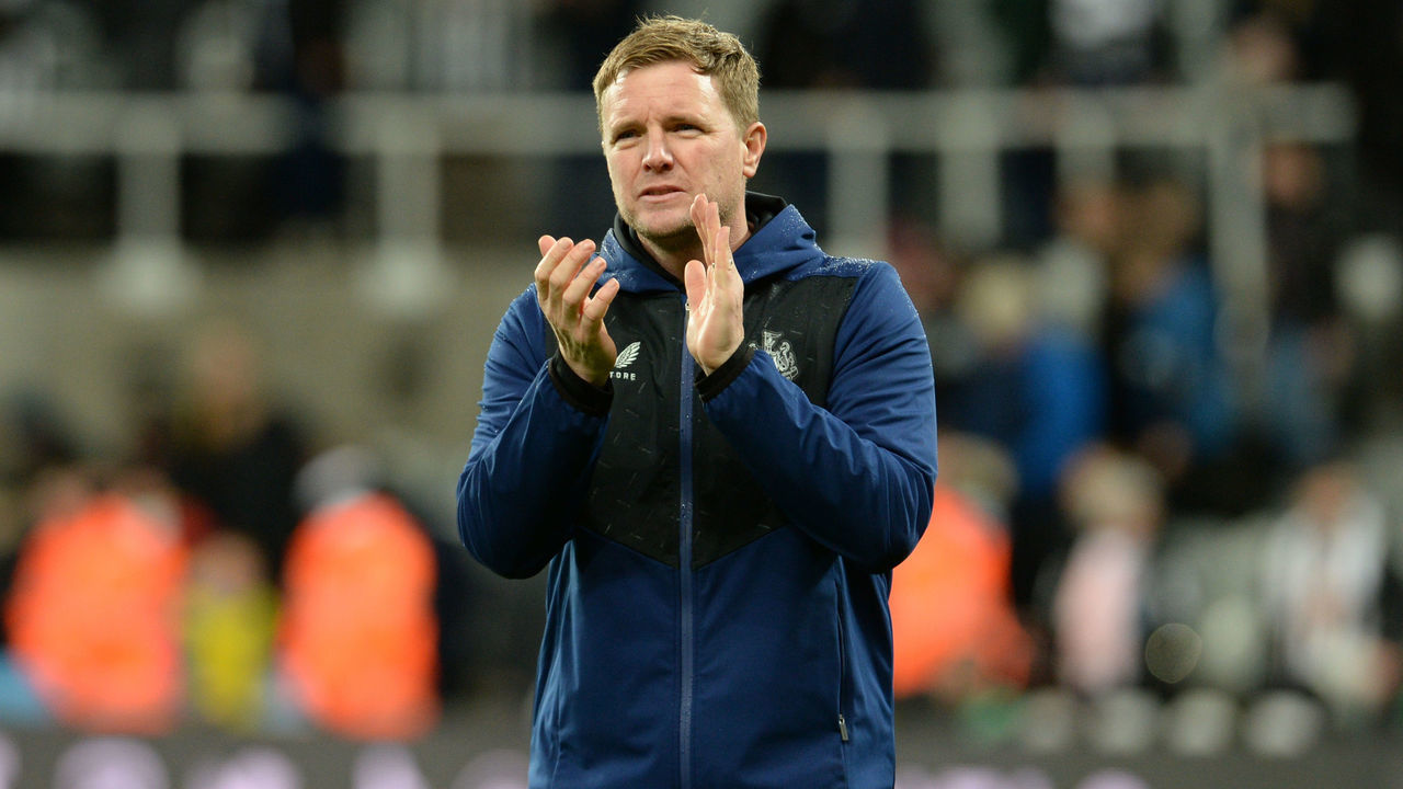 NEWCASTLE UPON TYNE, ENGLAND - NOVEMBER 30: Newcastle United Head Coach Eddie Howe applauds the fans following the Premier League match between Newcastle United and Norwich City at St. James Park on November 30, 2021 in Newcastle upon Tyne, England.