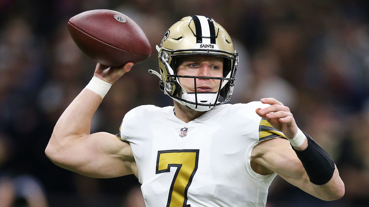 NEW ORLEANS, LOUISIANA - DECEMBER 02: Taysom Hill #7 of the New Orleans Saints looks to throw the ball from the pocket in the first quarter of the game against the Dallas Cowboys at Caesars Superdome on December 02, 2021 in New Orleans, Louisiana.
