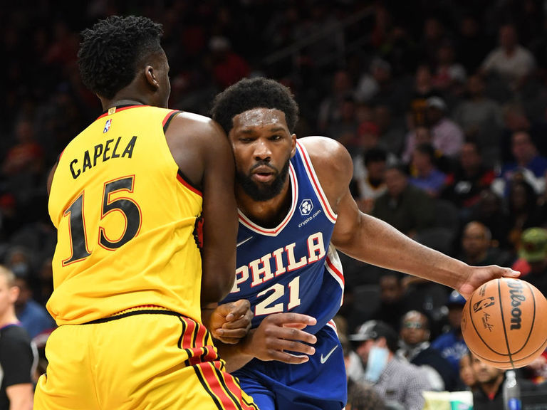 Embiid's late jumper caps 76ers' rally past Hawks | theScore.com