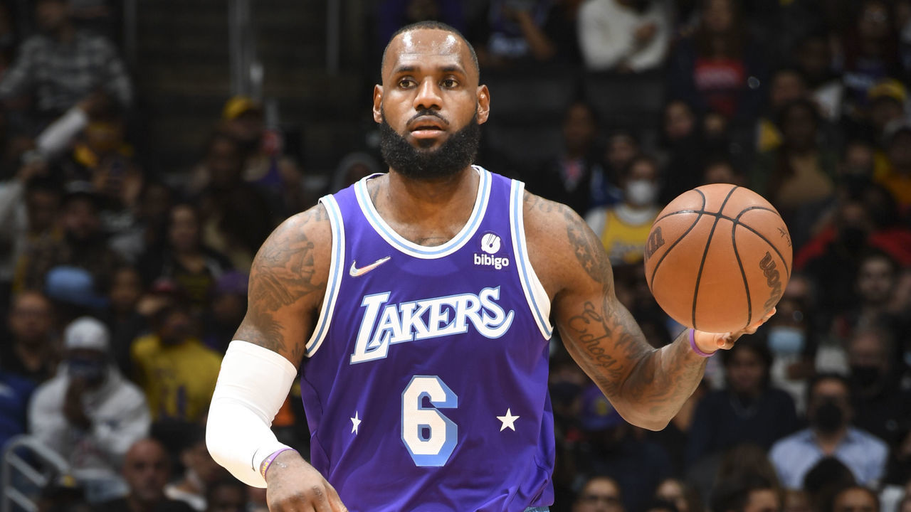LOS ANGELES, CA - DECEMBER 3: LeBron James #6 of the Los Angeles Lakers handles the ball during the game against the LA Clippers on December 3, 2021 at STAPLES Center in Los Angeles, California. NOTE TO USER: User expressly acknowledges and agrees that, by downloading and/or using this Photograph, user is consenting to the terms and conditions of the Getty Images License Agreement. Mandatory Copyright Notice: Copyright 2021 NBAE
