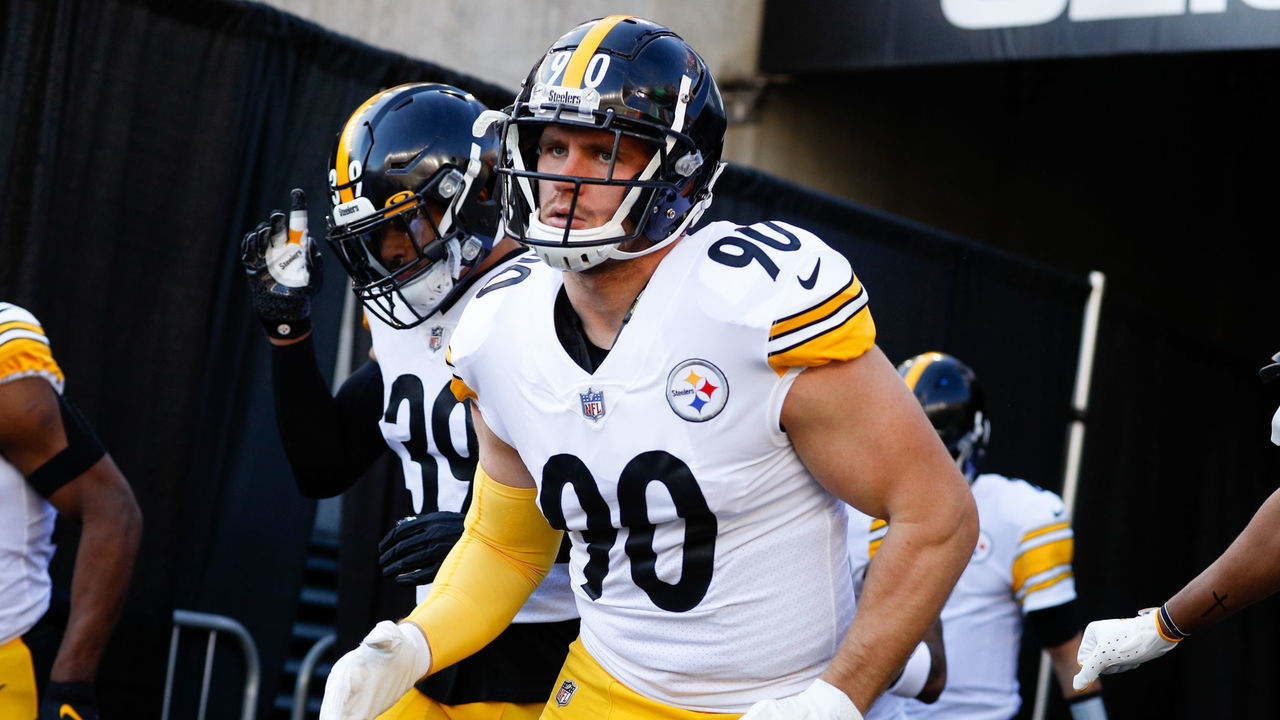 CINCINNATI, OH - NOVEMBER 28: Pittsburgh Steelers outside linebacker T.J. Watt (90) runs onto the field before the game against the Pittsburgh Steelers and the Cincinnati Bengals on November 28, 2021, at Paul Brown Stadium in Cincinnati, OH.