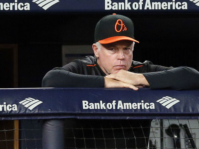 New York Mets manager Buck Showalter returning to the dugout after News  Photo - Getty Images